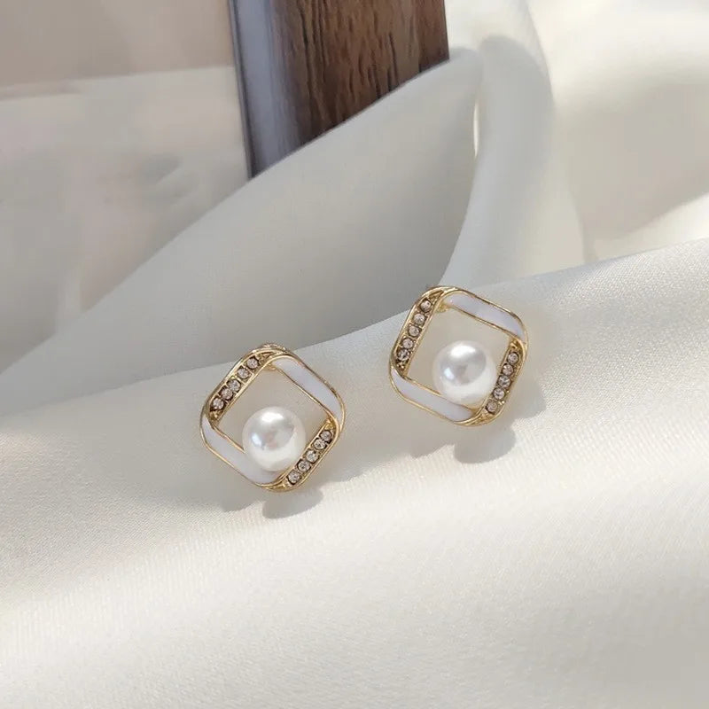 SeoulGrace Pearl Frame Earrings