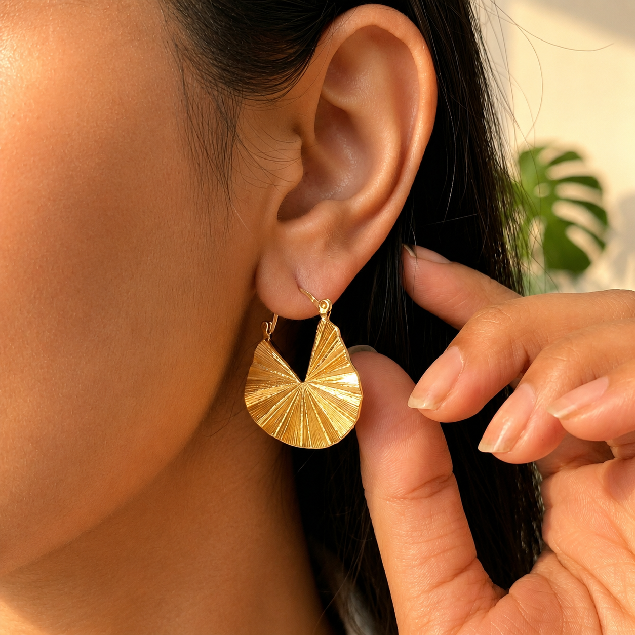 Solviera Gold Hoops Earrings