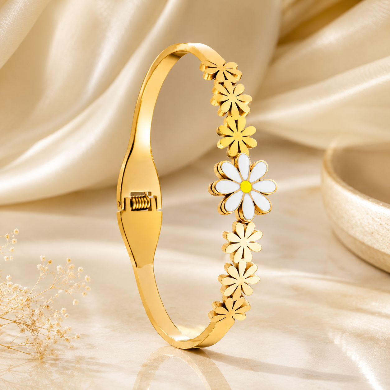 Daisy Bloom Gold Bracelet