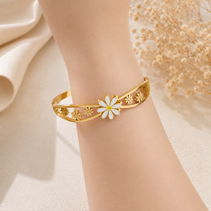 Solene Gold Daisy Bracelet