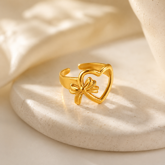 Amora Bow Heart Gold Ring