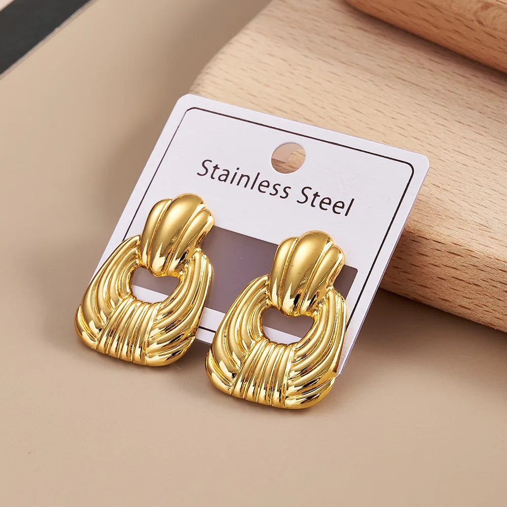 Golden Knot Sculpted Stud