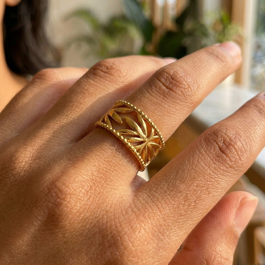 Elowen Leaf Gold Ring