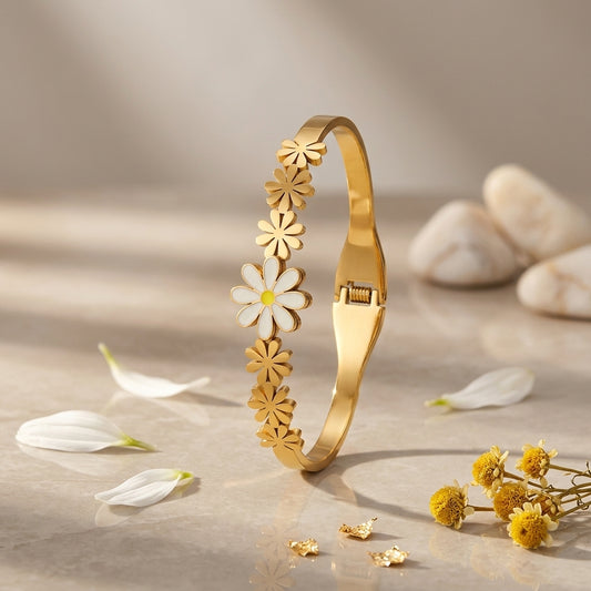 Daisy Bloom Gold Bracelet