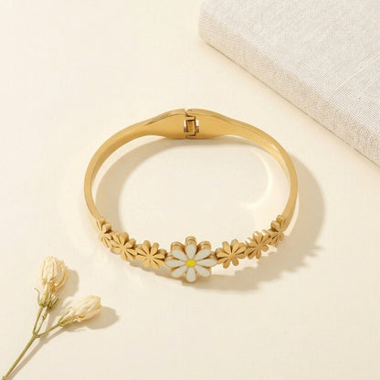 Daisy Bloom Gold Bracelet