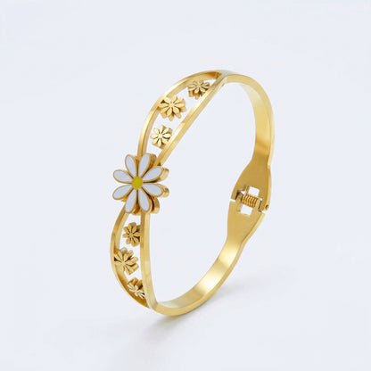 Solene Gold Daisy Bracelet