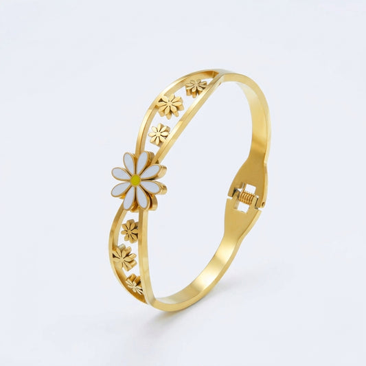 Solene Gold Daisy Bracelet