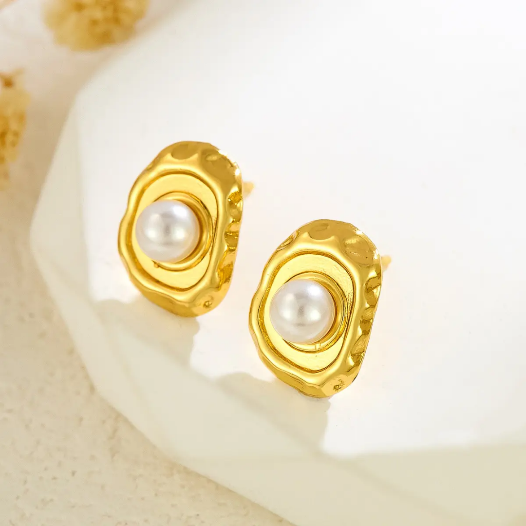 Luxe MoltenPearl Stud Earrings